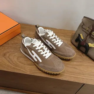 Hermès বাদামি এবং সাদা H-Logo লাইফস্টাইল স্নিকার