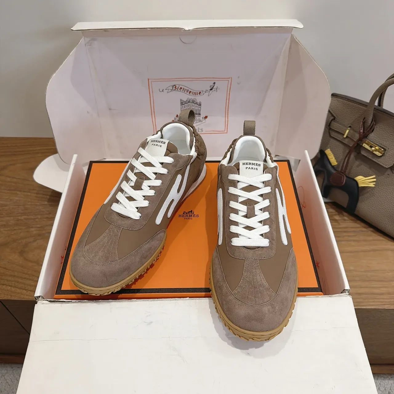 Hermès Marrom e Branco H-Logo Sneakers Lifestyle 5