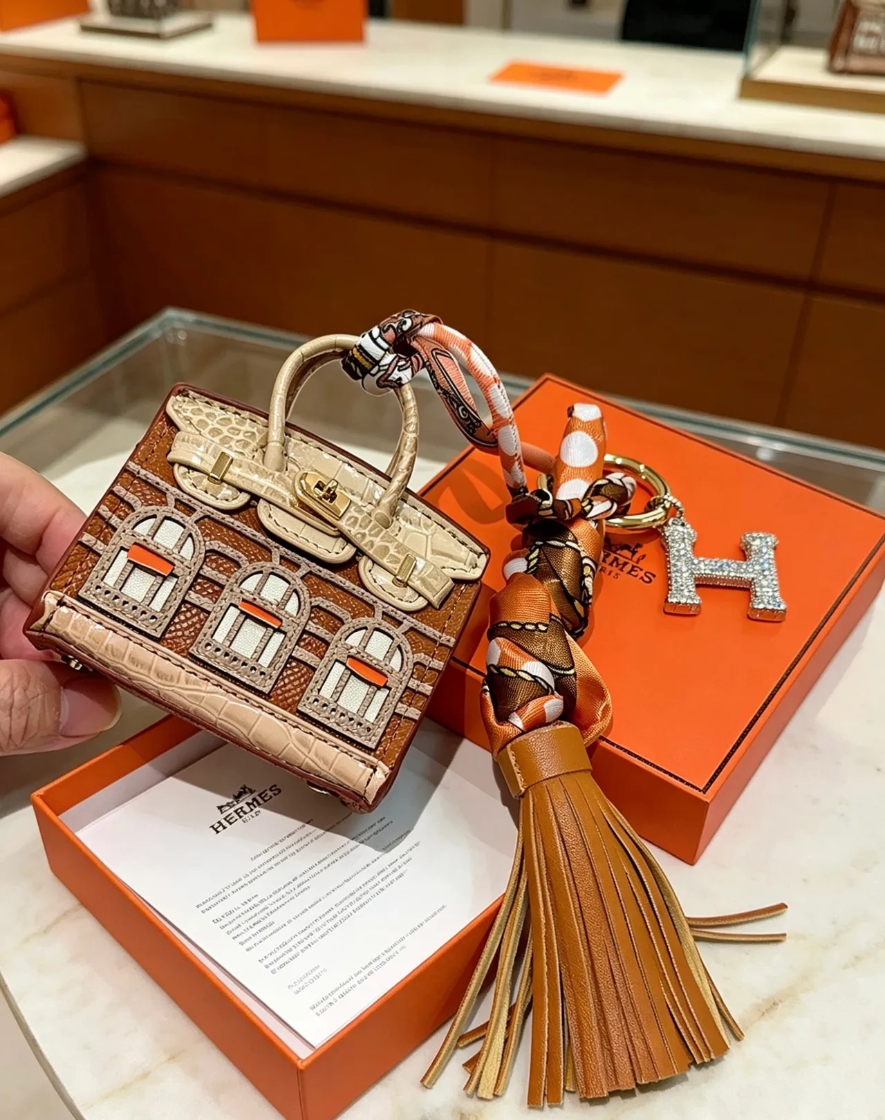 Hermès 棕褐米色 迷你 建筑图案 鳄鱼压花 皮革 手提袋 5
