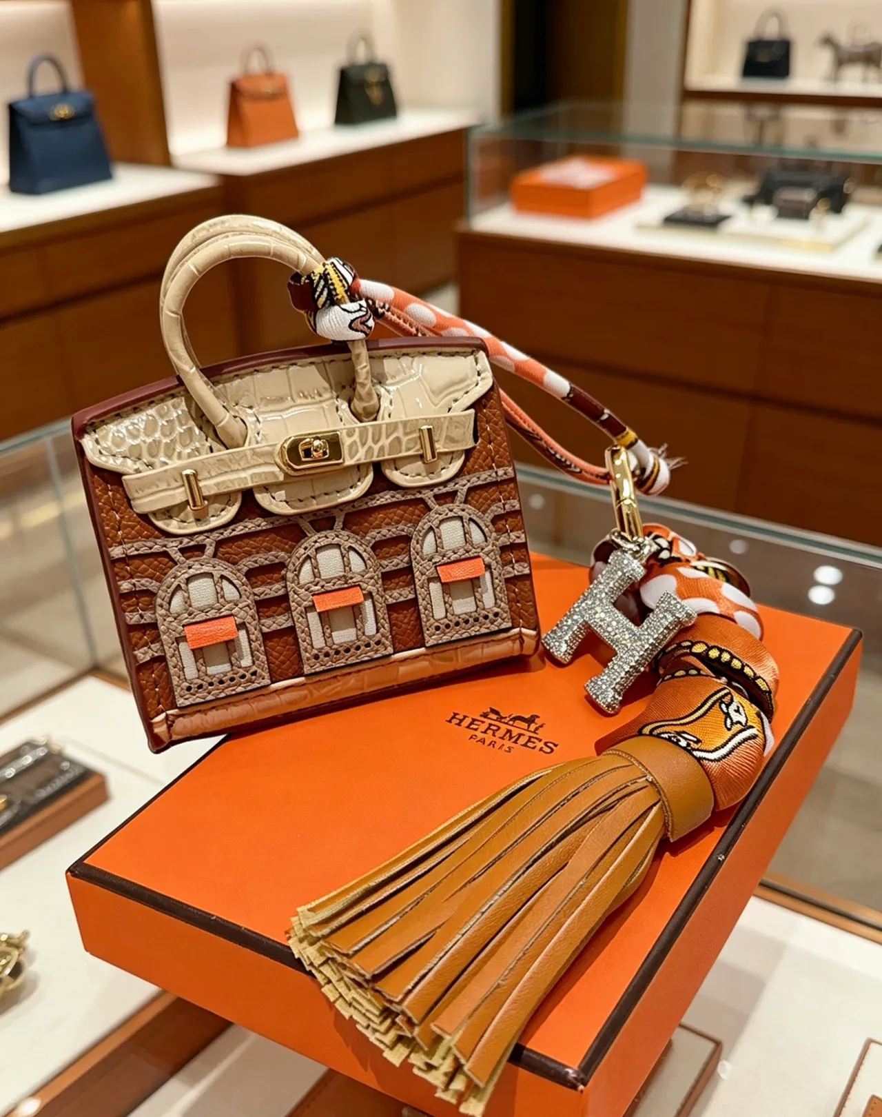 Hermès 棕褐米色 迷你 建筑图案 鳄鱼压花 皮革 手提袋 6