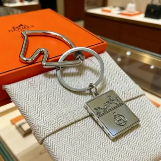 Hermès Calèche Motif 钥匙圈 银白色 抛光金属 雕刻 手链