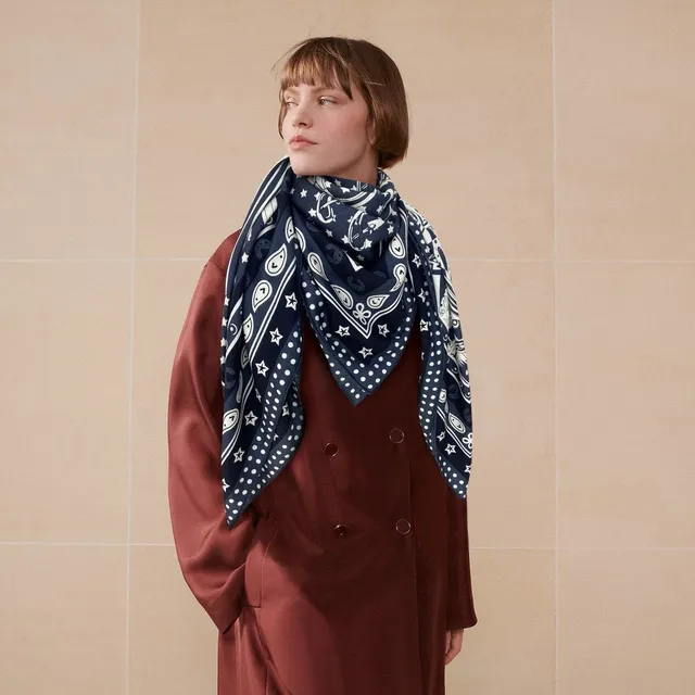 Hermès Carré Azul marino blanco doble faz motivo ecuestre pañuelo de seda 2