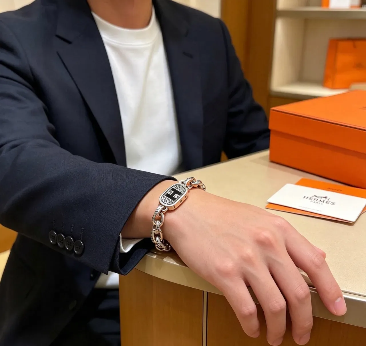 Hermès Chaine d'Ancre سلاسل قفلية فضية سوداء ثقيلة نقش 'H' أنماط سوار 9