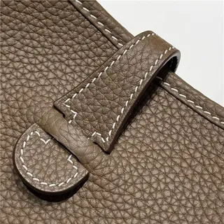 Hermès Evelyne مثقب H Logo جلد التبغ حقيبة تحت الإبط 14