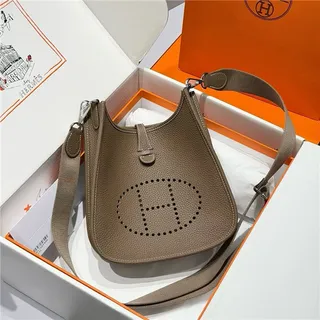 Hermès Evelyne مثقب H Logo جلد التبغ حقيبة تحت الإبط 17