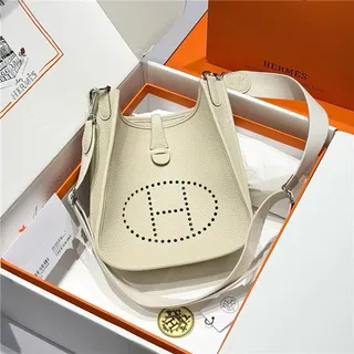 Hermès Evelyne مثقب H Logo جلد التبغ حقيبة تحت الإبط 24