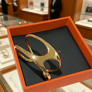 Hermès 金黑雕塑抛光手链