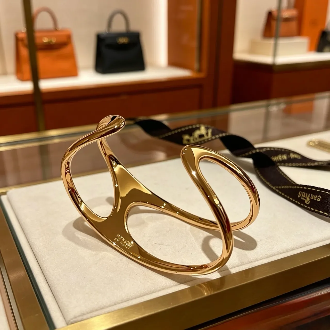 Hermès 金黑雕塑抛光手链 8