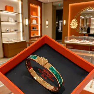 Hermès سوار معدني ذهبي أخضر ملاكايت إيناميل