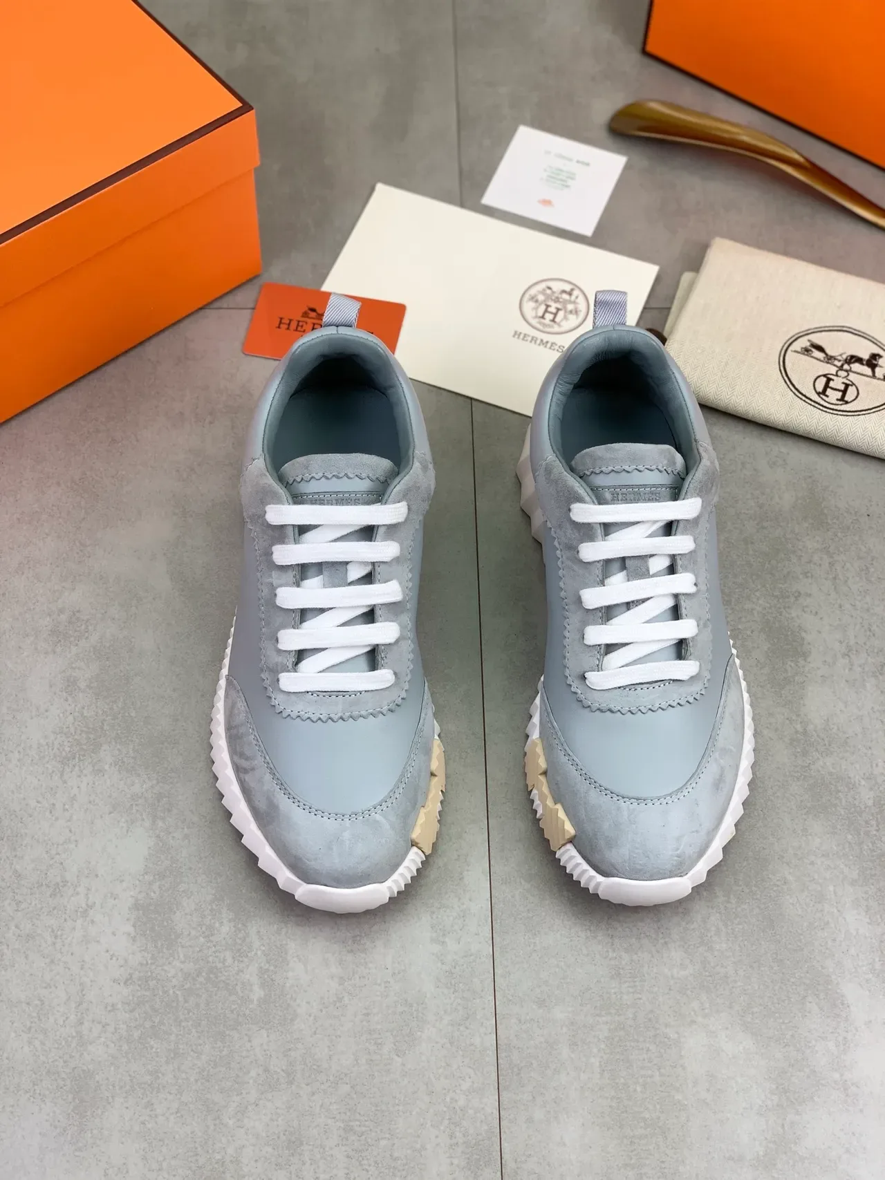 Hermès Gris Blanco Ante-Cuero Híbrido Cordones Planos Sneakers Lifestyle 4