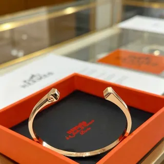 Hermès Juste un Clou سوار مفتوح ذهبي اللون متعدد الوجوه