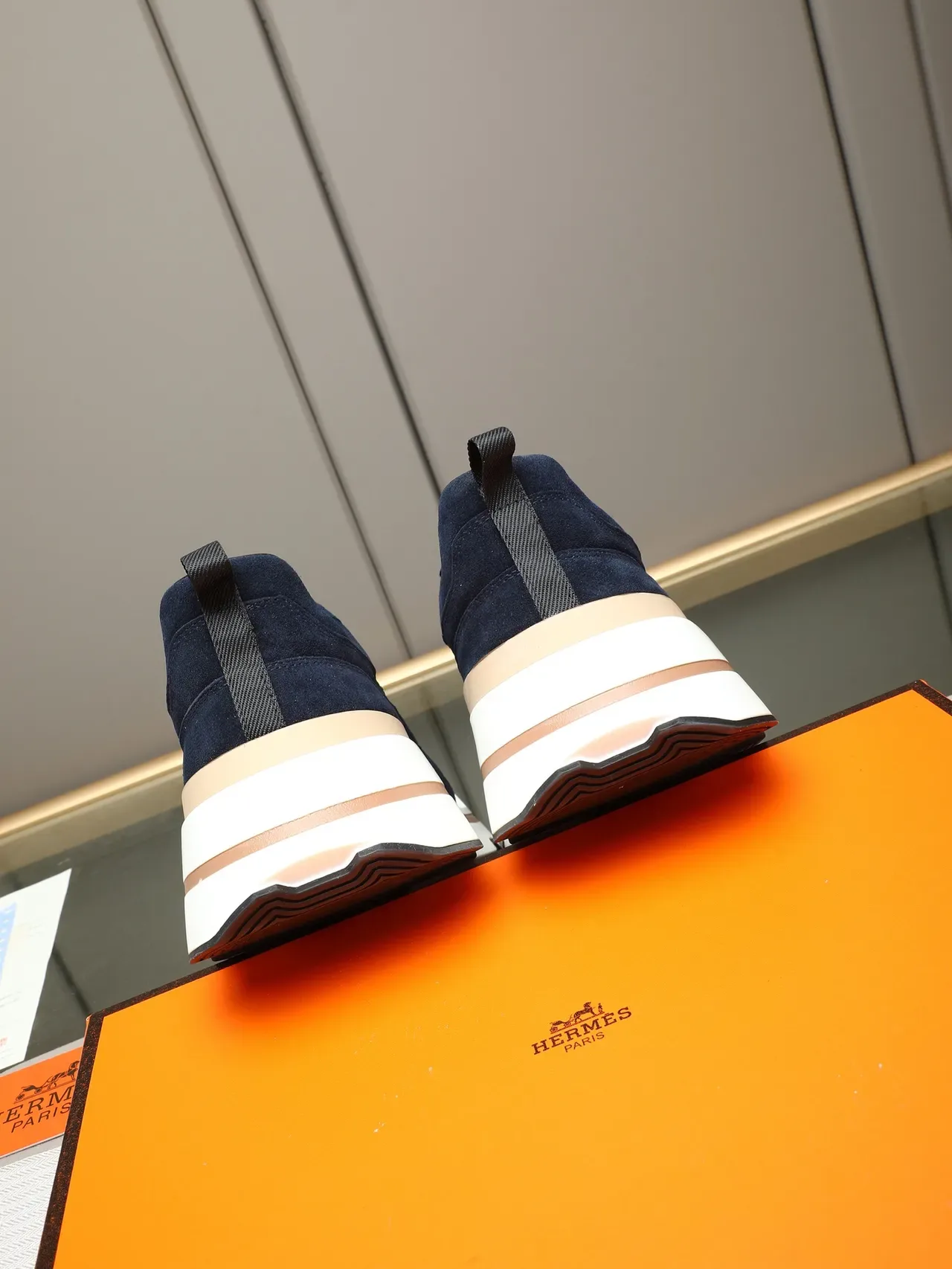 Hermès नेवी सुड मल्टी लेयर सोल लाइफस्टाइल स्नीकर 4