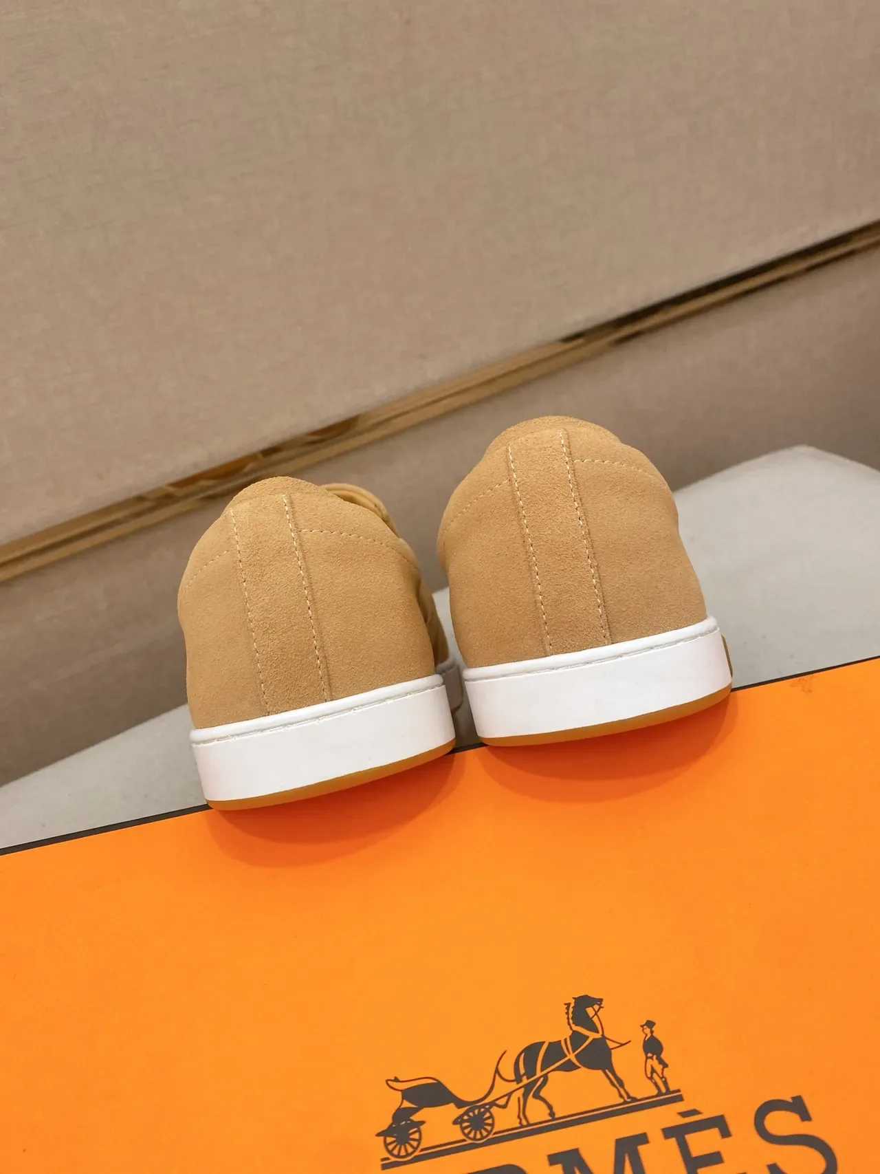 Hermès Oran Beige Blanc Suède Tige Slip-On Confection Lifestyle Sneakers 3