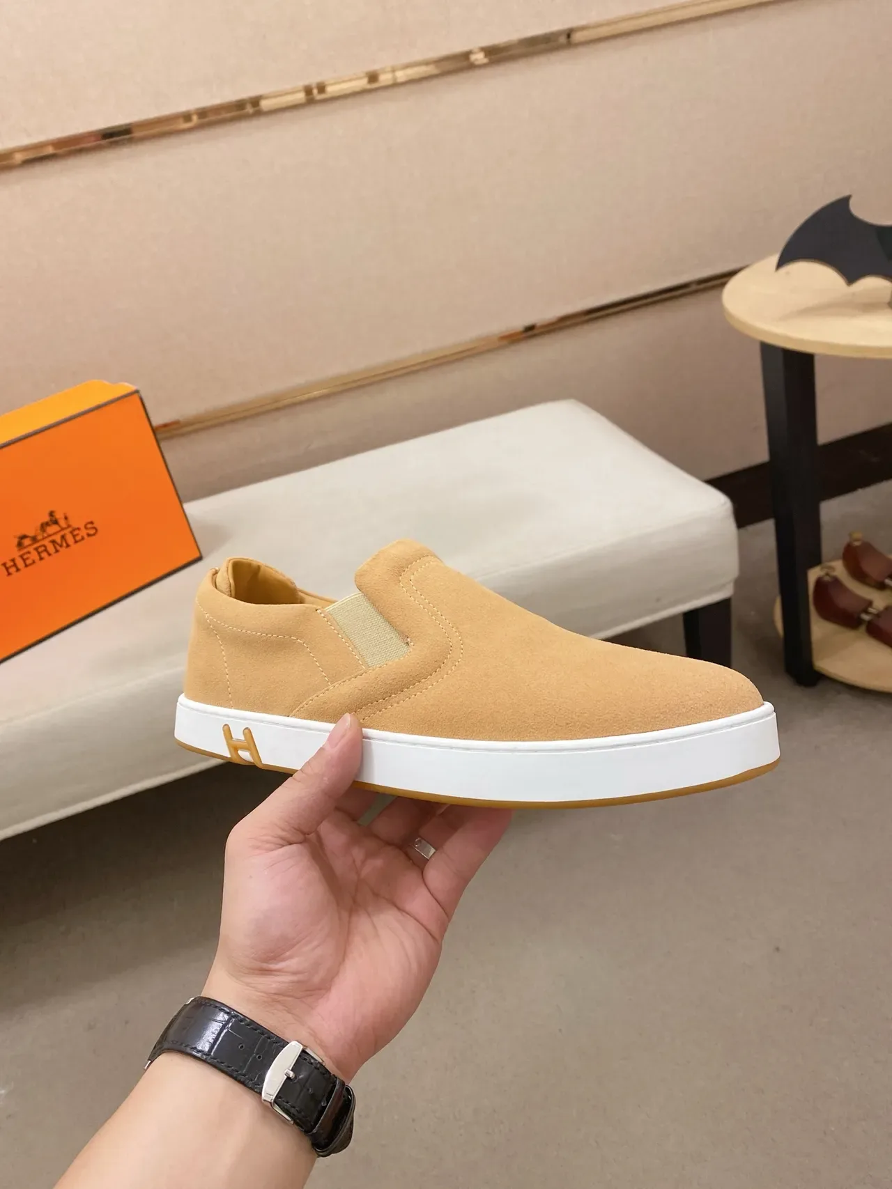 Hermès Oran Beige Blanc Suède Tige Slip-On Confection Lifestyle Sneakers 4