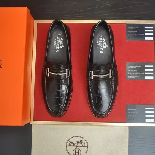 Hermès Oran काला क्रोकोडाइल एम्बॉस्ड चमड़े के लूफर