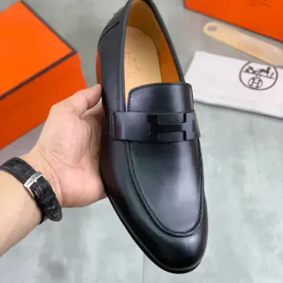 Hermès Oran 黑色皮革 H-Buckle 乐福鞋