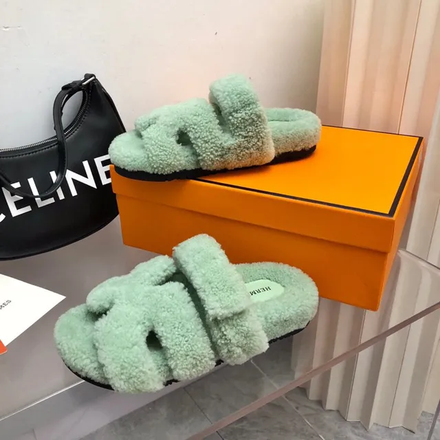 Hermès Oran Green Beige Material peludo tipo shearling correas anchas dobles pantuflas 7