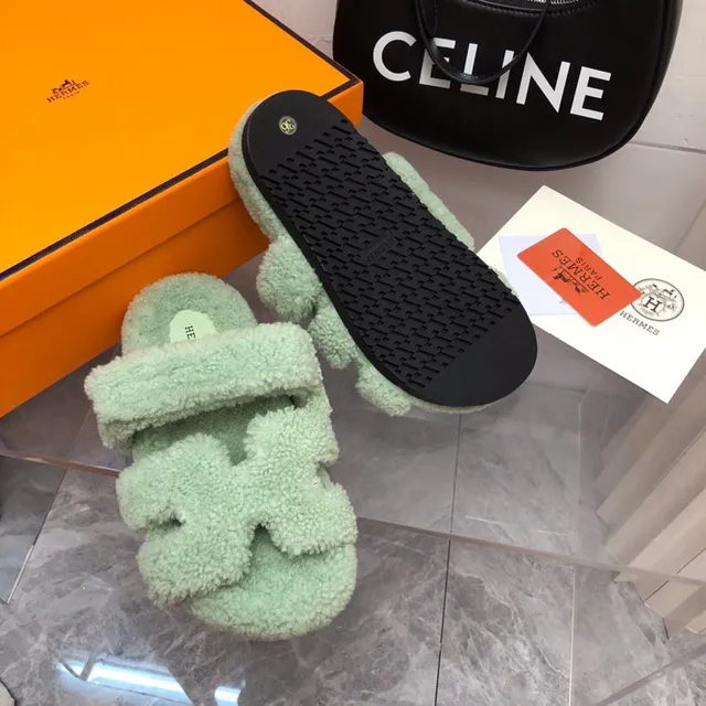 Hermès Oran Green Beige Material peludo tipo shearling correas anchas dobles pantuflas 8