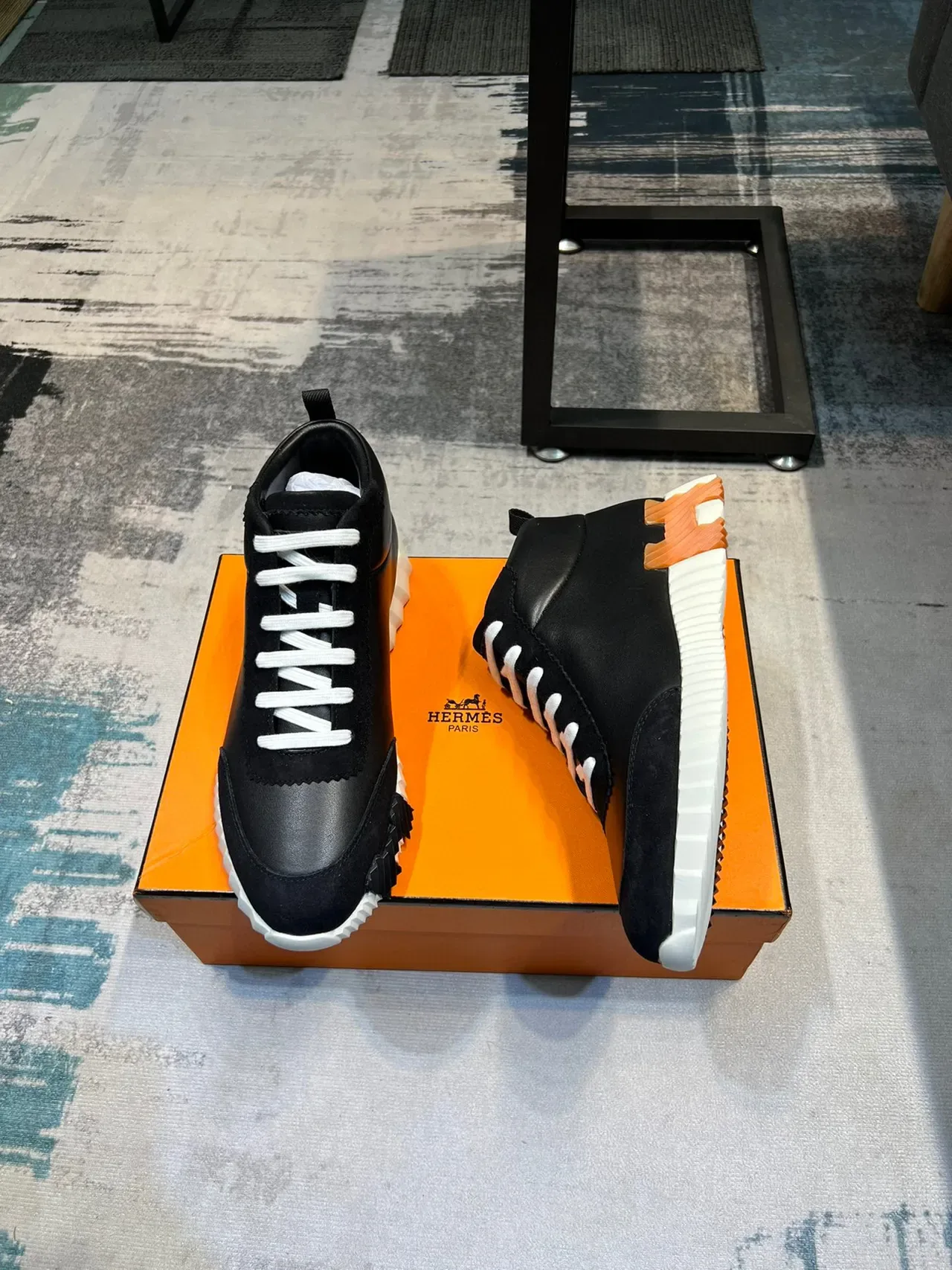 Hermès Oran Sneaker 黑色白色橙色生活方式运动鞋 5