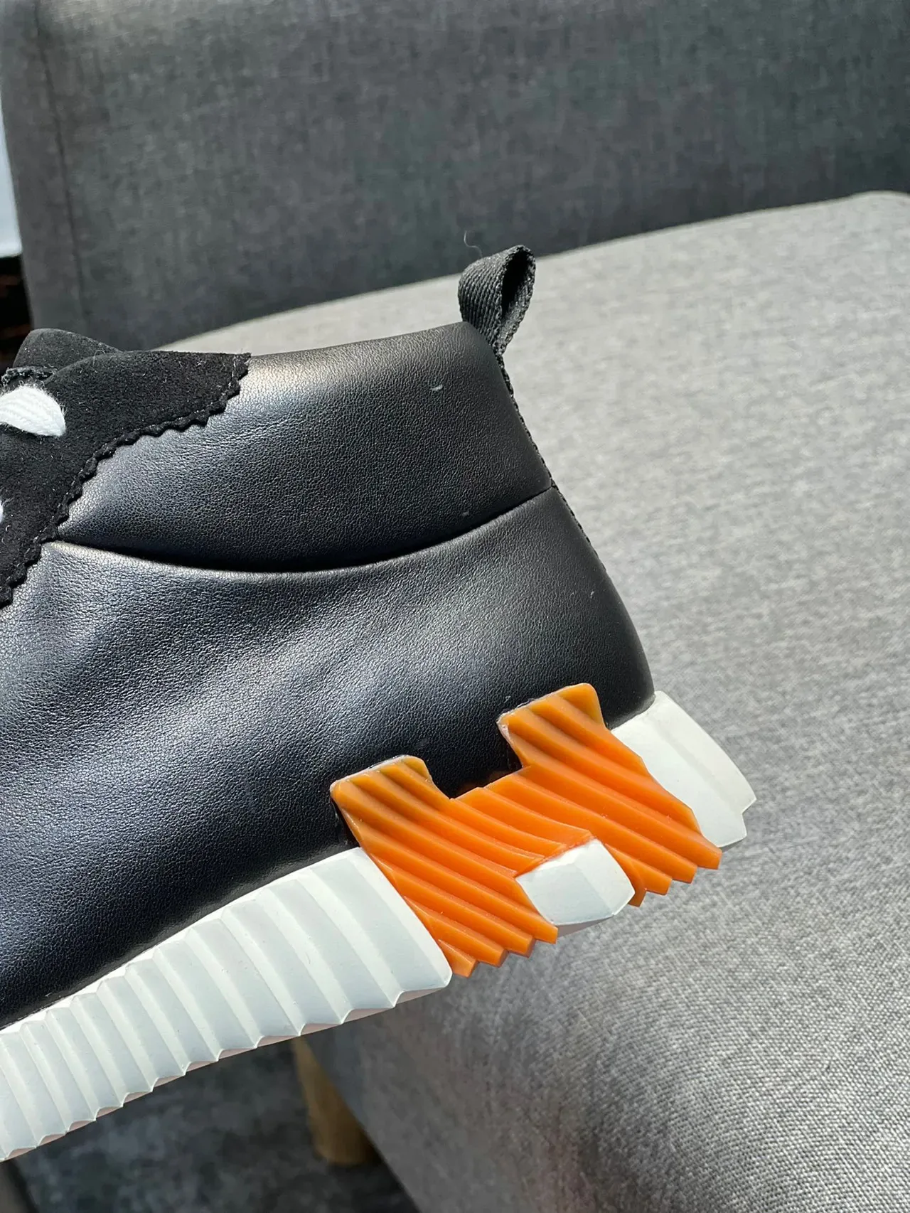 Hermès Oran Sneaker 黑色白色橙色生活方式运动鞋 8