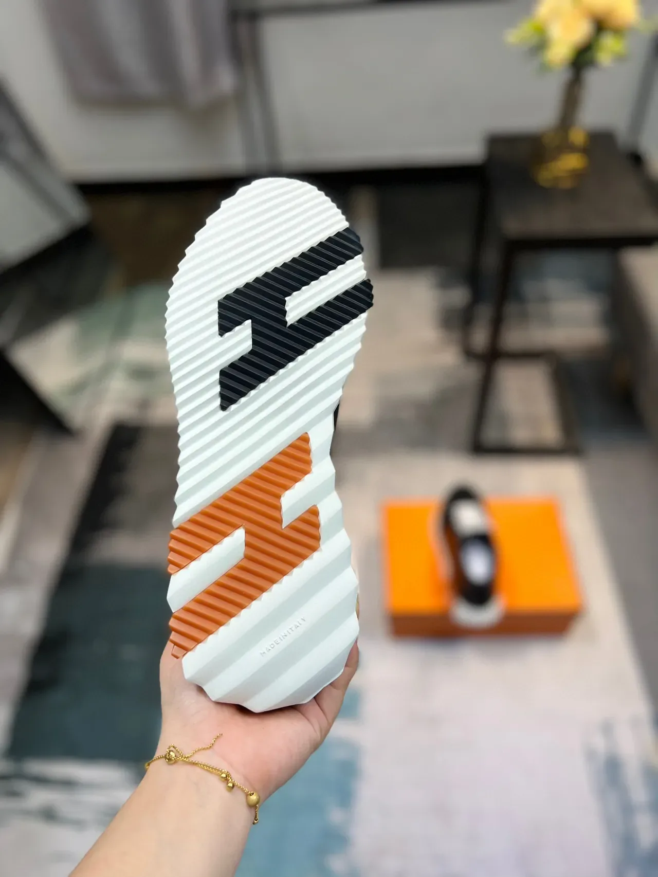 Hermès Oran Sneaker 黑色白色橙色生活方式运动鞋 9
