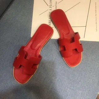 Hermès أحمر بيج H-شكل حزام جلد textured حذاء منزلي