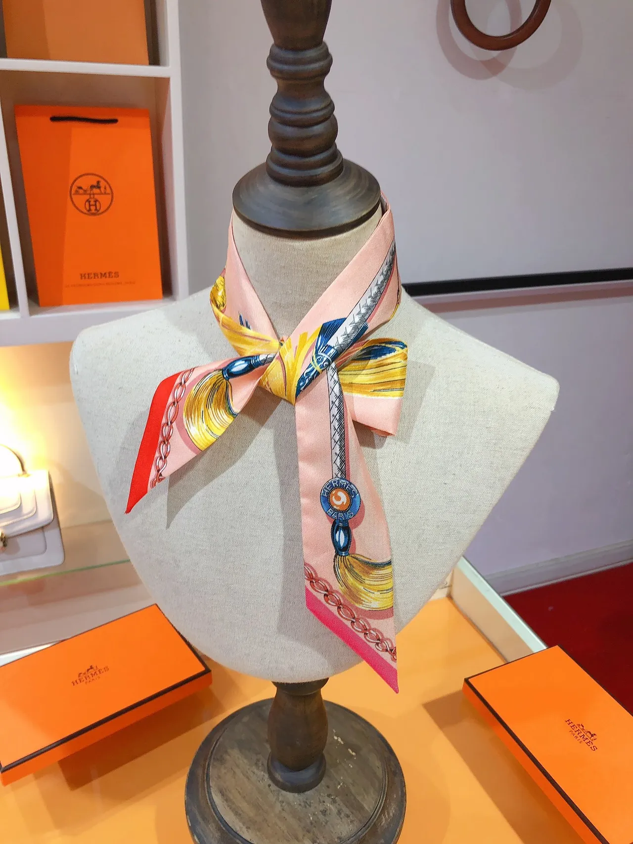 Hermès Twilly गुलाबी सोने नीला रेशम स्कार्फ 2