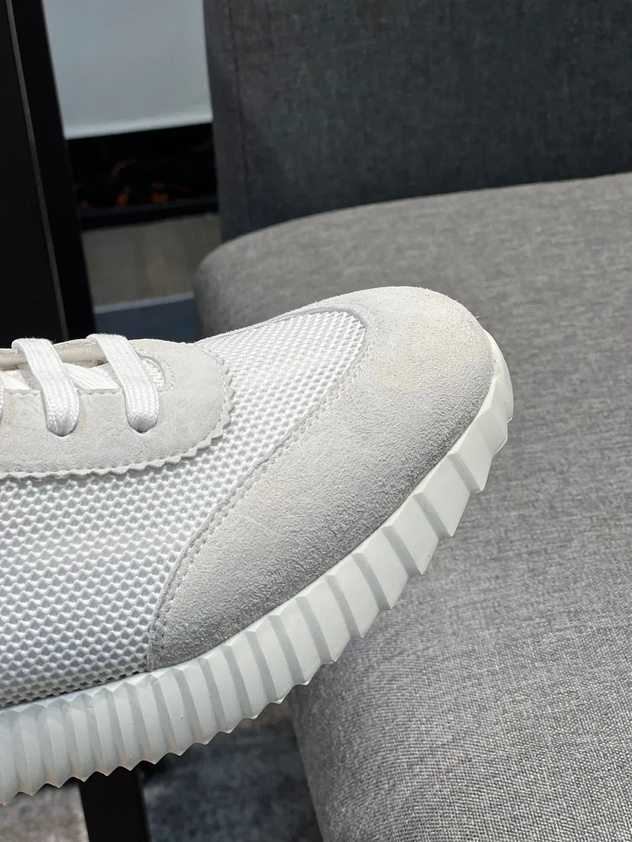 Hermès Branco Laranja Malha e Camurça Superior Esculpida Rugosa Mediola Sneakers Lifestyle 3