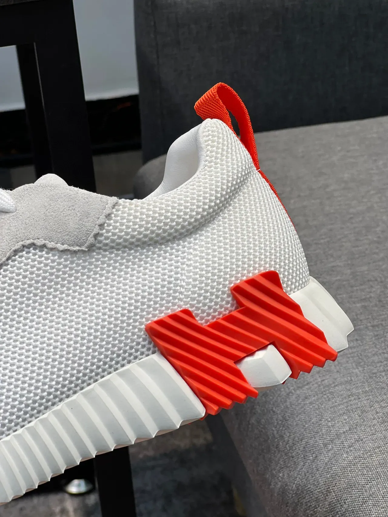 Hermès Branco Laranja Malha e Camurça Superior Esculpida Rugosa Mediola Sneakers Lifestyle 8
