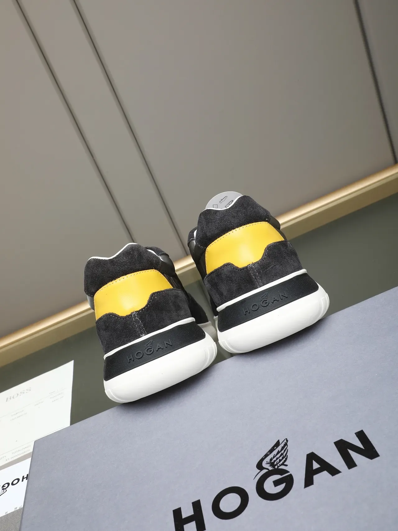 Hogan 黑色 黄色 厚底平台鞋底 oversized H 标志 生活方式运动鞋 3