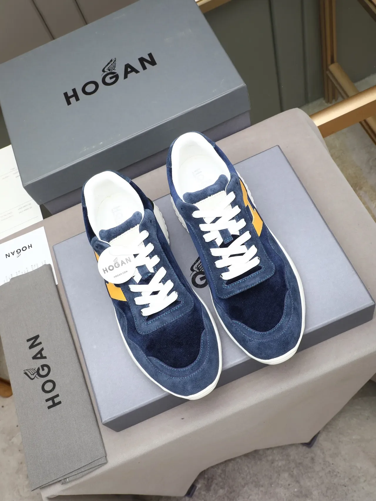 Hogan H-Series Navy and Yellow Suede लाइफस्टाइल स्नीकर 2