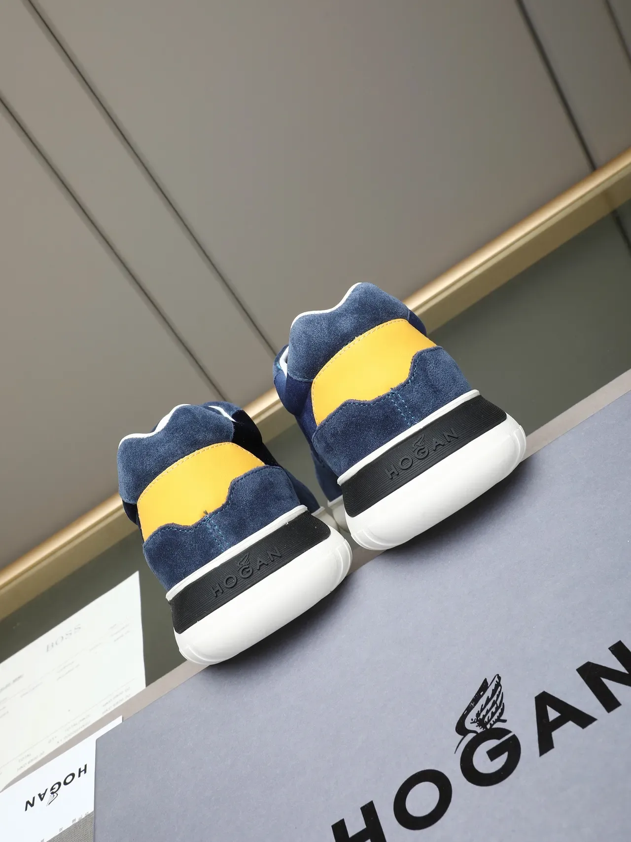 Hogan H-Series Navy and Yellow Suede लाइफस्टाइल स्नीकर 3