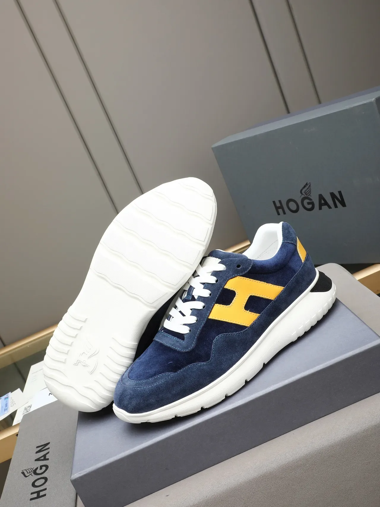Hogan H-Series Navy and Yellow Suede लाइफस्टाइल स्नीकर 4