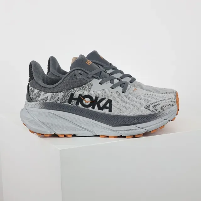 Hoka ग्रे ऑरेंज इंजीनियर किट अपर मैक्सिमलाइज्ड कुशन मिडसोल रनिंग जूते 3