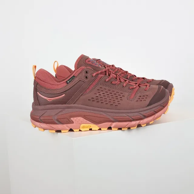 Hoka Speedgoat बर्गंडी नारंगी मोटी परफोरेटेड सुड-मेश अपर रनिंग जूते 3