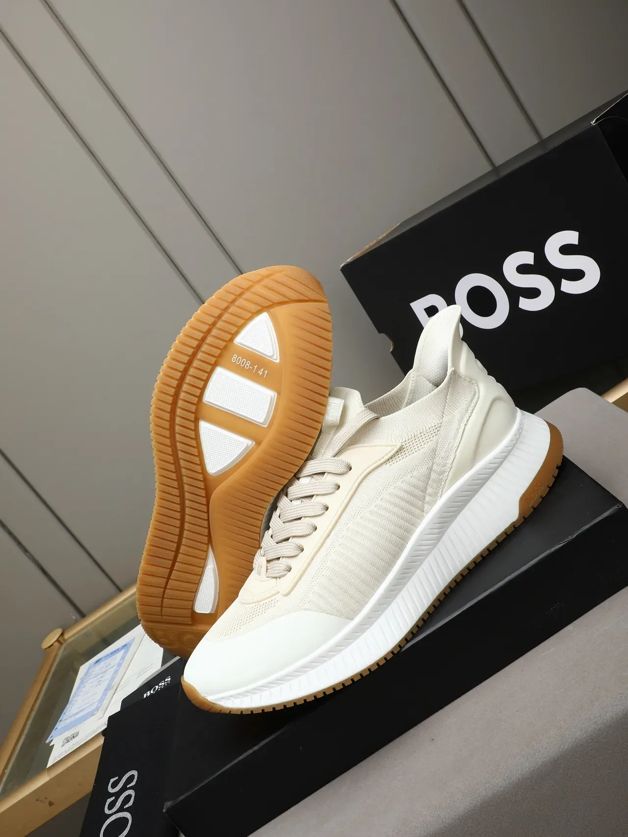 Hugo Boss বেইজ বাদামি বুনন উপর আকৃতিপূর্ণ সাদা মিডসোল স্নিকার্স 4