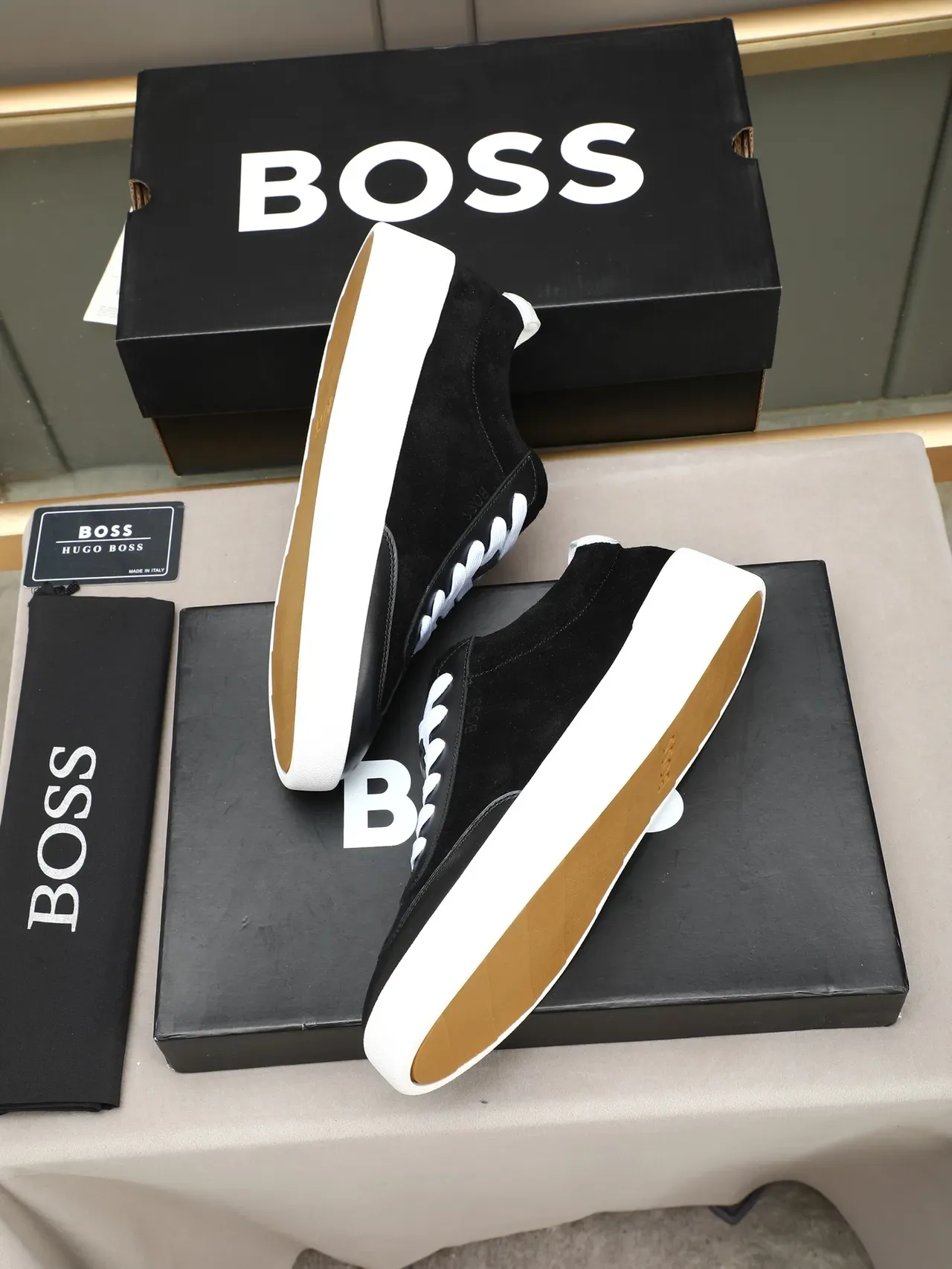Hugo Boss কালো সুয়েড এবং চামড়া প্ল্যাটফর্ম স্নিকার 3