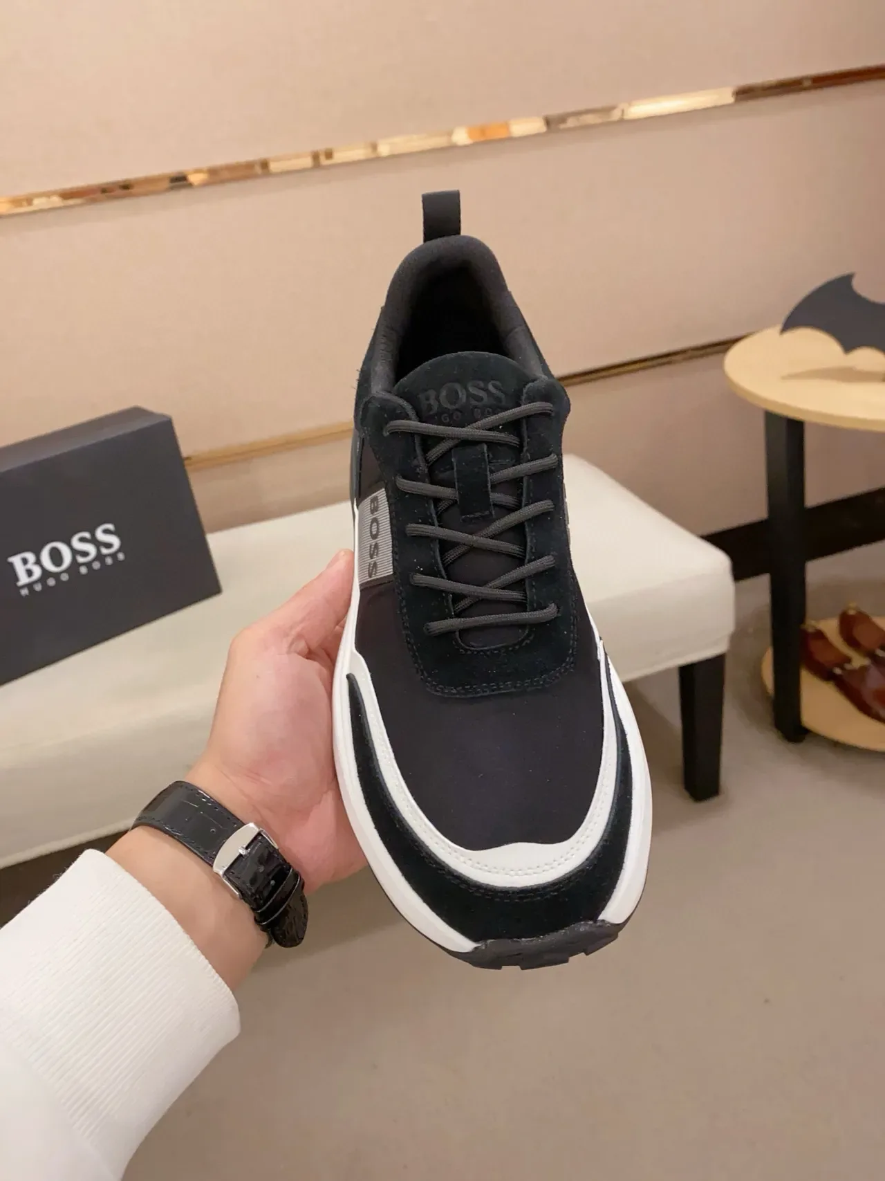 Hugo Boss أسود أبيض قاعدة سميكة مواد مختلطة علوية حذاء رياضي أسلوب حياة 2