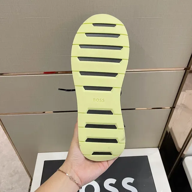 Hugo Boss Sneakers Noires et Jaunes avec partie supérieure en maille et texture ribbed 2