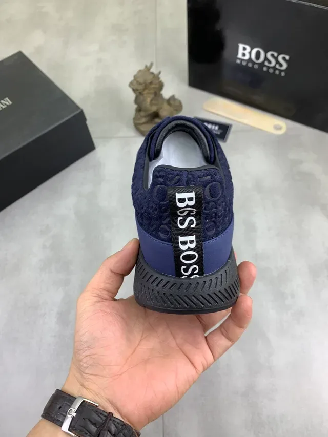 Hugo Boss 蓝色 浮雕 Logo 麂皮 无鞋带 生活风运动鞋 3