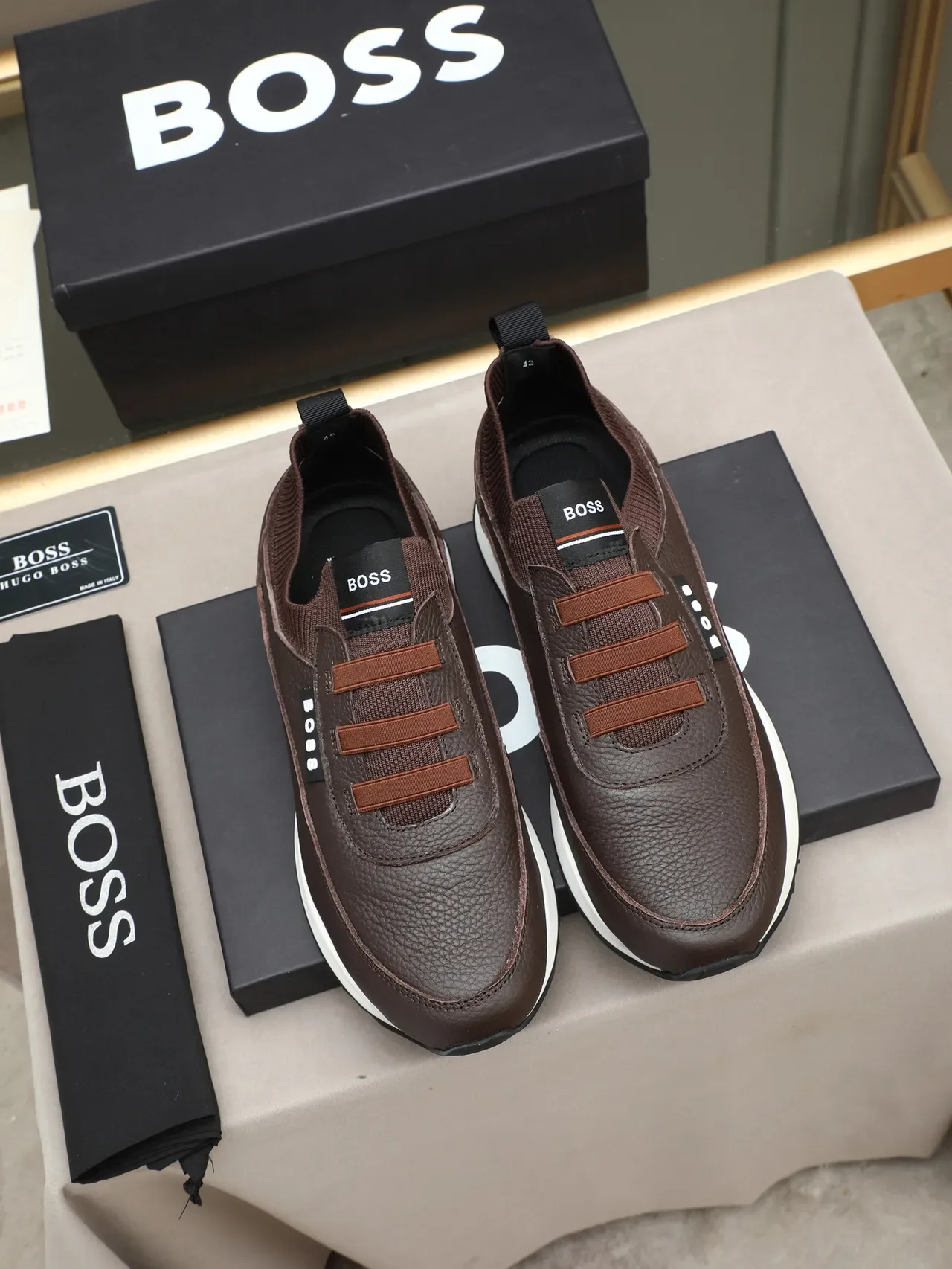 Hugo Boss Tênis Lifestyle Slip-On de Couro Pebble Marrom 2