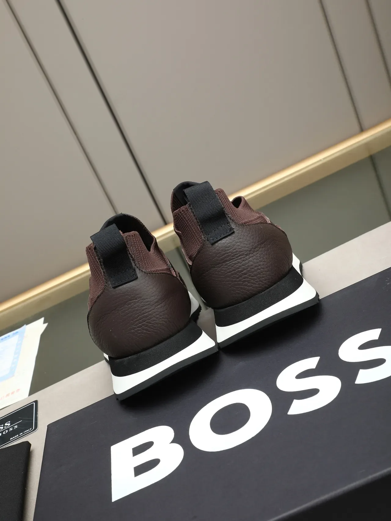 Hugo Boss Tênis Lifestyle Slip-On de Couro Pebble Marrom 3