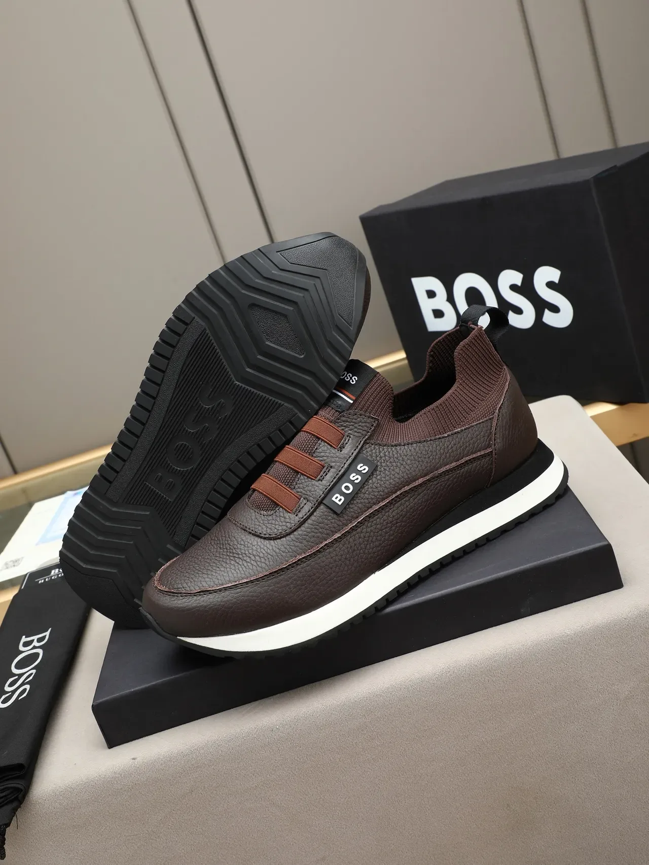 Hugo Boss Tênis Lifestyle Slip-On de Couro Pebble Marrom 4