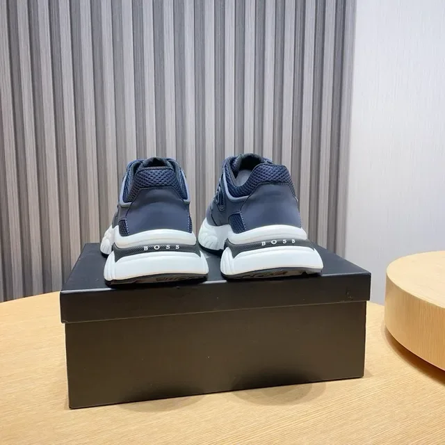 Hugo Boss 海军蓝和白色生活方式运动鞋 7