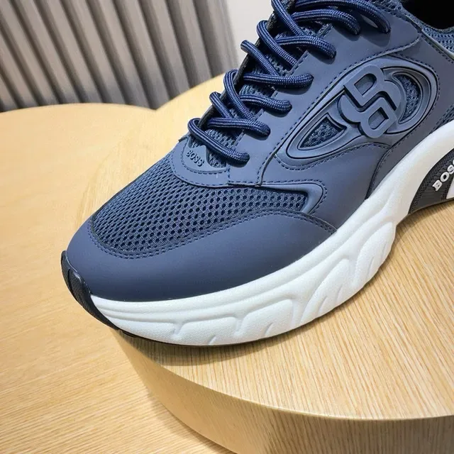 Hugo Boss 海军蓝和白色生活方式运动鞋 8
