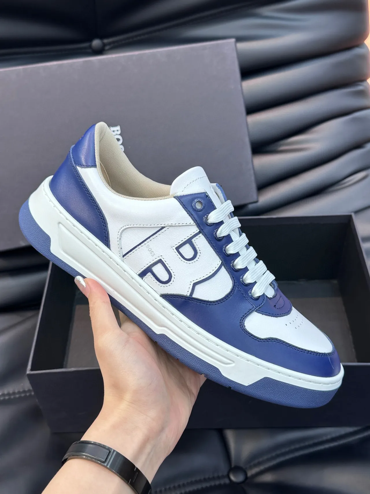 Hugo Boss Tênis Lifestyle de Couro Navy e Branco de Duas Cores 4