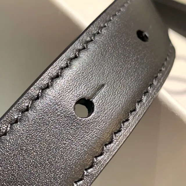 Loewe Anagram কালো সোনার পাতলা বাকল চামড়ার বেল্ট 4