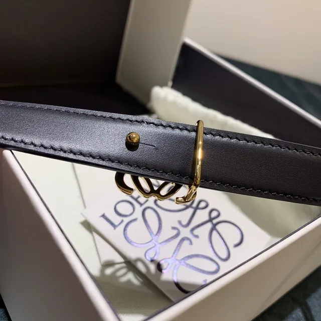Loewe Anagram কালো সোনার পাতলা বাকল চামড়ার বেল্ট 5