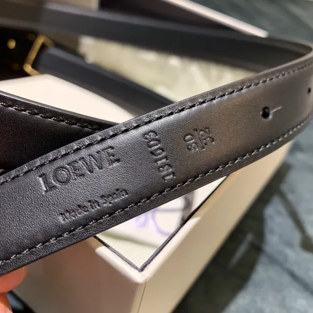 Loewe Anagram কালো সোনার পাতলা বাকল চামড়ার বেল্ট 6