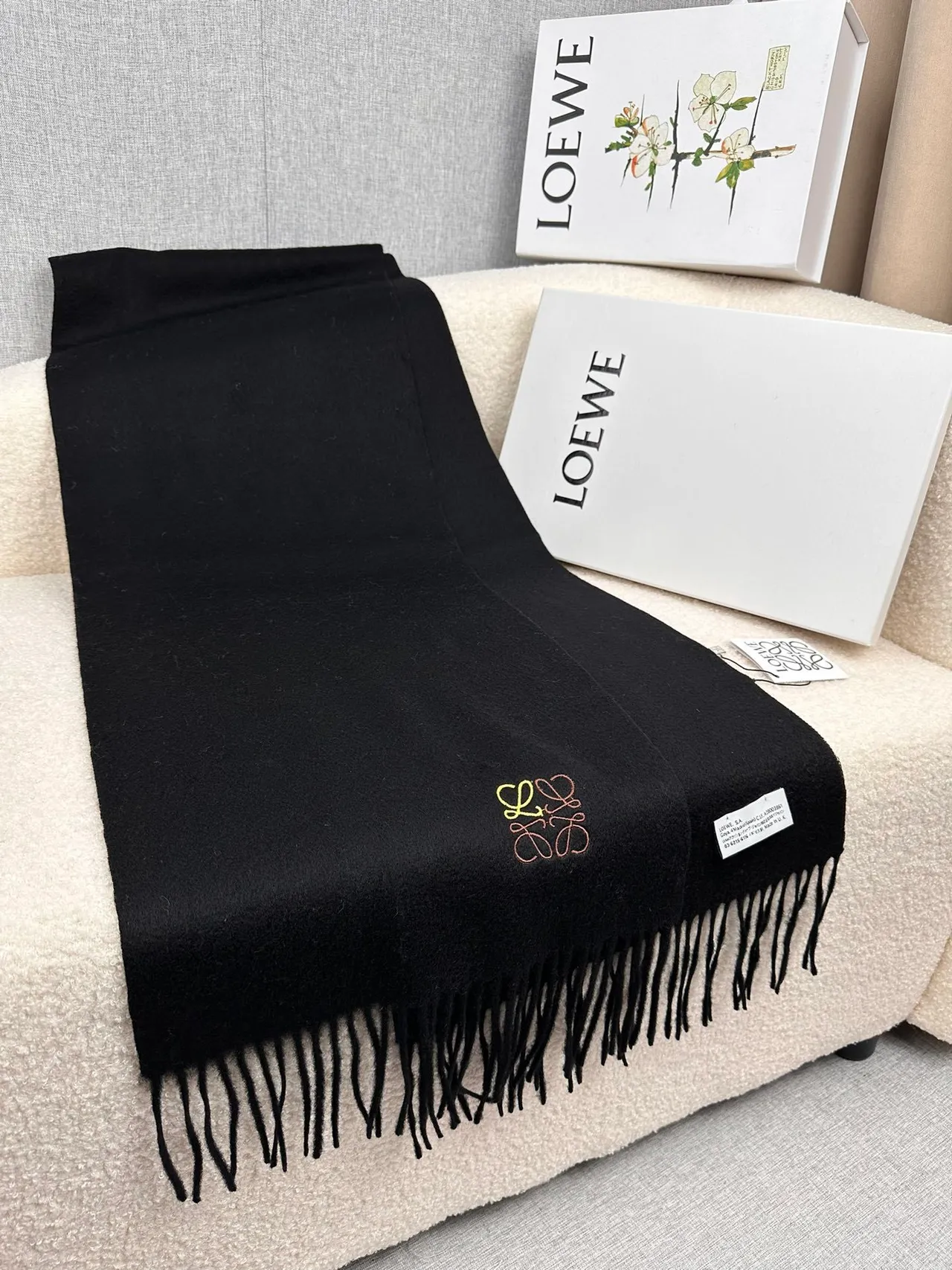 Loewe Anagram Logo bufanda de cachemira negra 3